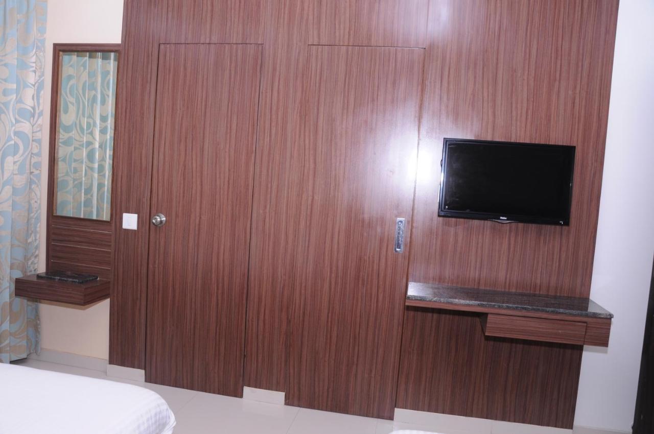 Hotel City Heart Ширді Номер фото