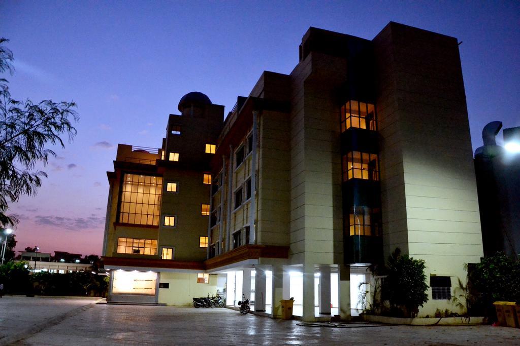 Hotel City Heart Ширді Екстер'єр фото